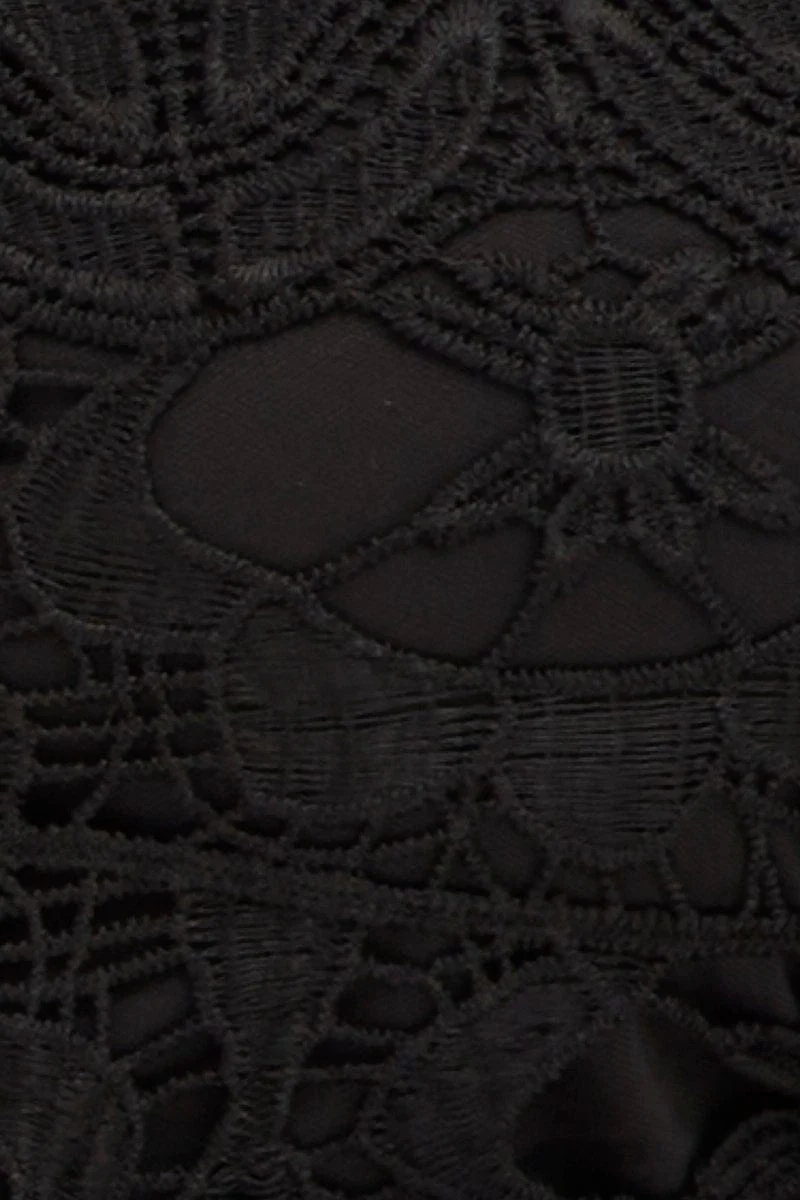 Black Crop Singlet Top Crochet Lace - Image 6