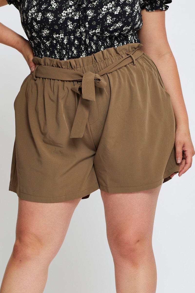 Green Shorts High Rise Elastic Waist - Image 2