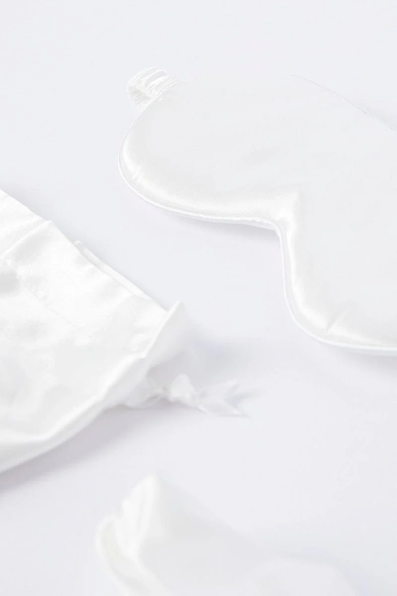 White Eye Cover And Hair Accessories Travel Beauty Bag - Image 2