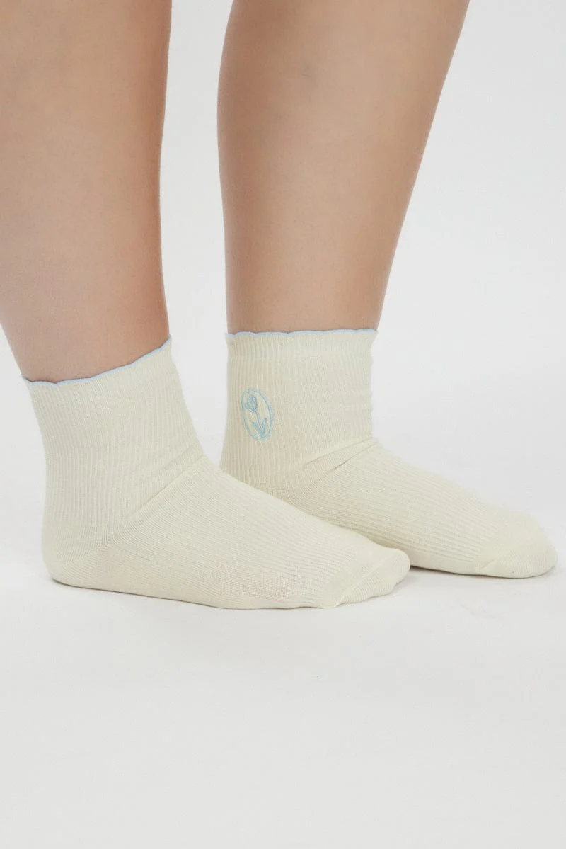 White Floral Embroidery Socks